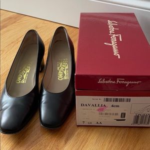 Salvatore Ferragamo Black Davallia Pump